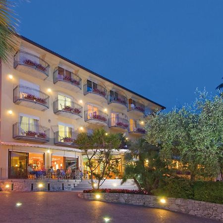 Hotel Galvani Torri Del Benaco Bagian luar foto