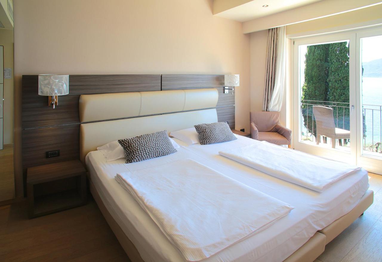 Hotel Galvani Torri Del Benaco Bagian luar foto