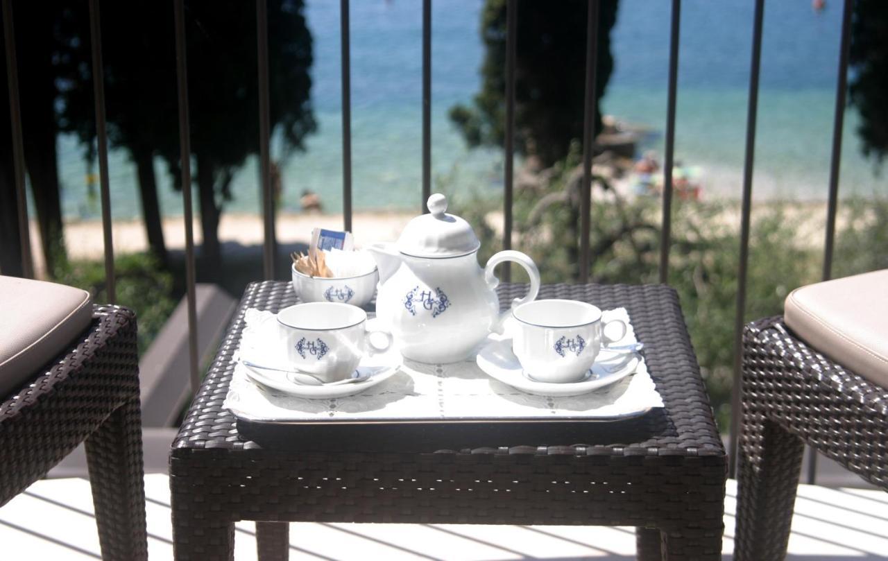 Hotel Galvani Torri Del Benaco Bagian luar foto