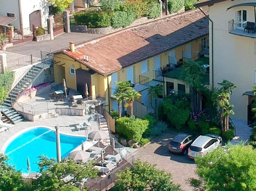 Hotel Galvani Torri Del Benaco Bagian luar foto