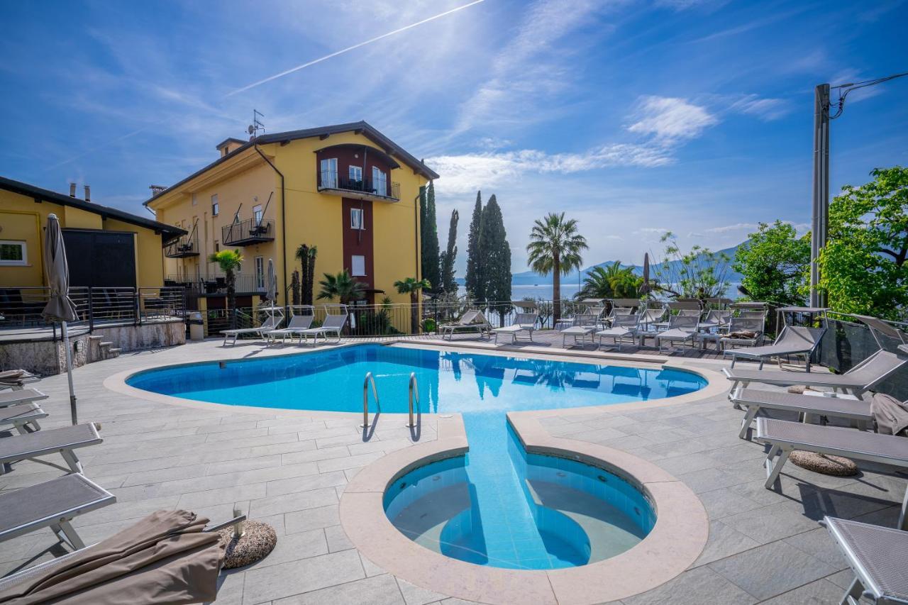 Hotel Galvani Torri Del Benaco Bagian luar foto