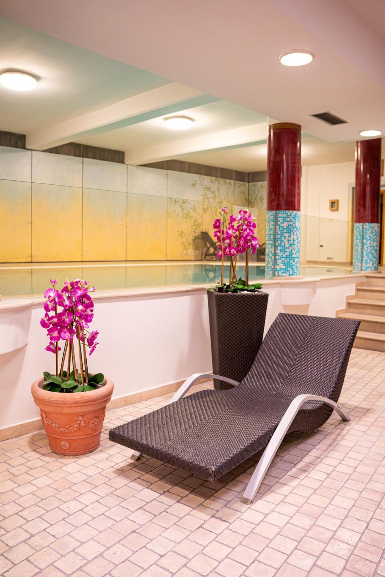 Hotel Galvani Torri Del Benaco Bagian luar foto