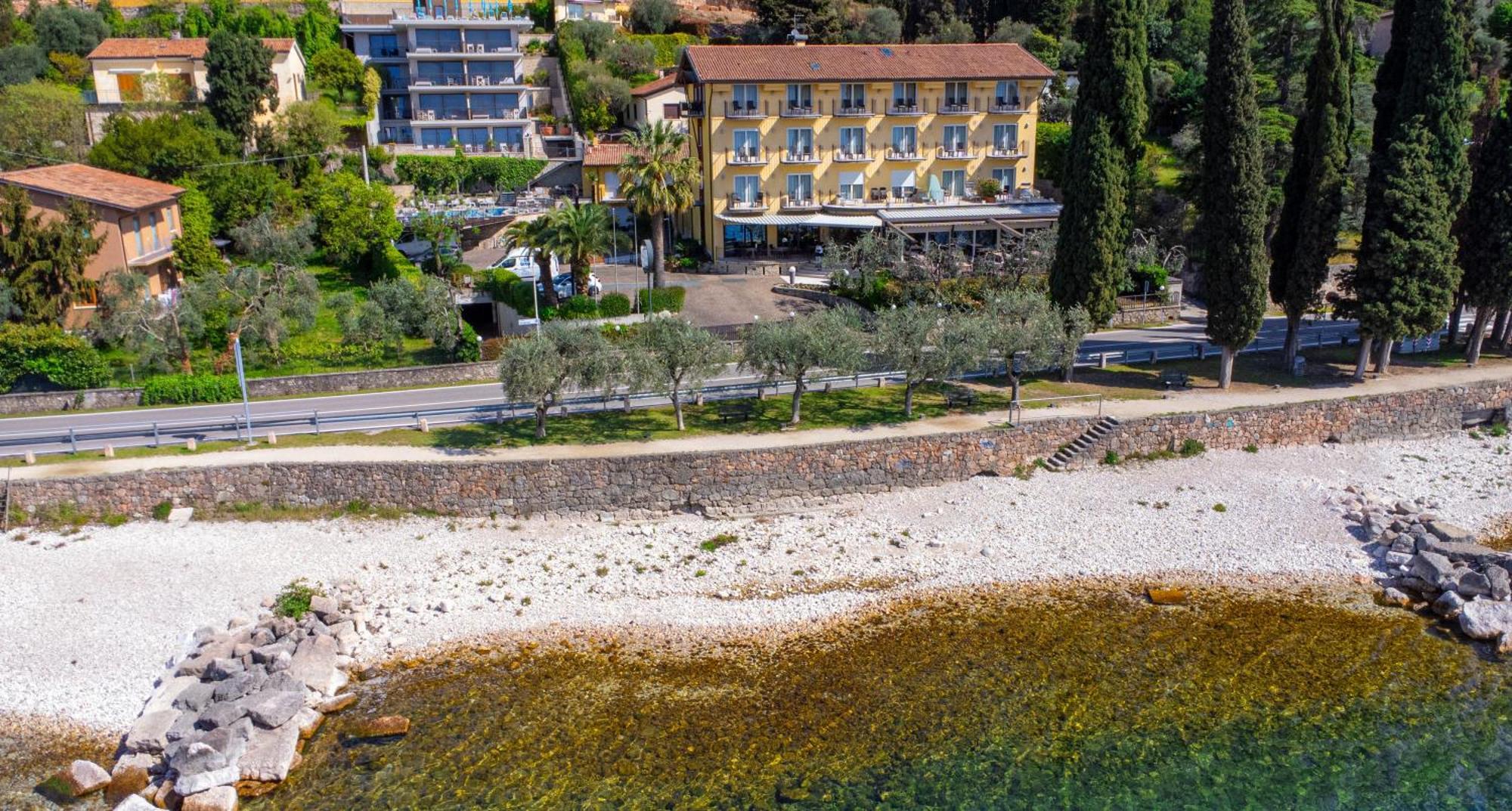 Hotel Galvani Torri Del Benaco Bagian luar foto
