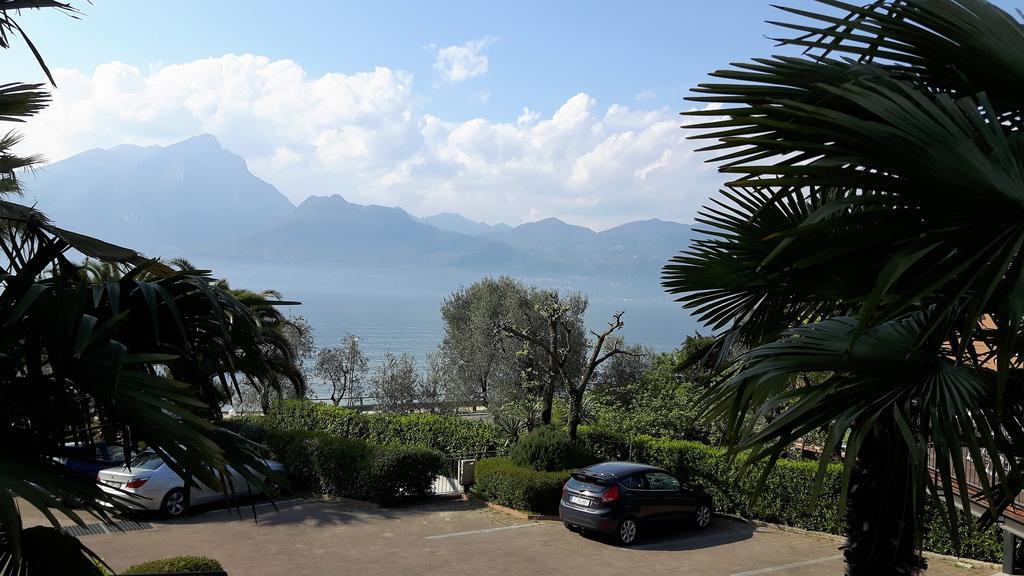 Hotel Galvani Torri Del Benaco Bagian luar foto