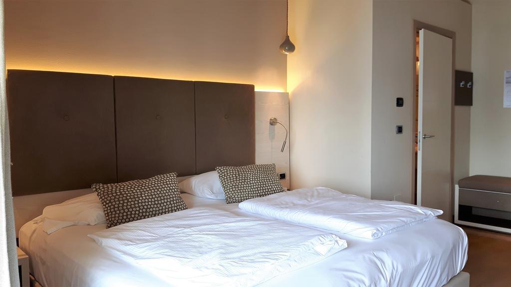 Hotel Galvani Torri Del Benaco Bagian luar foto