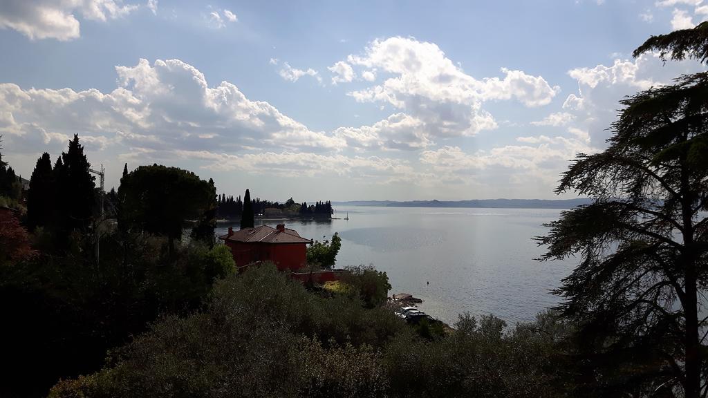 Hotel Galvani Torri Del Benaco Bagian luar foto