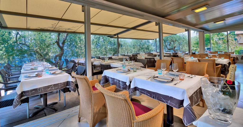 Hotel Galvani Torri Del Benaco Bagian luar foto
