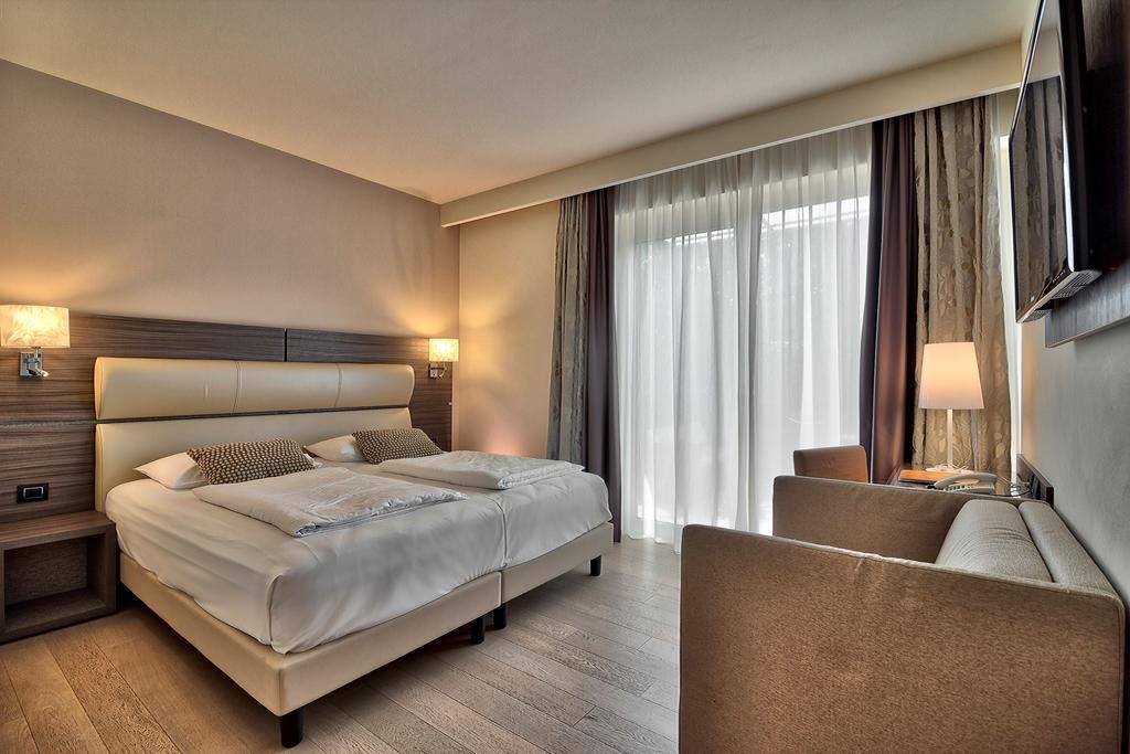 Hotel Galvani Torri Del Benaco Bagian luar foto