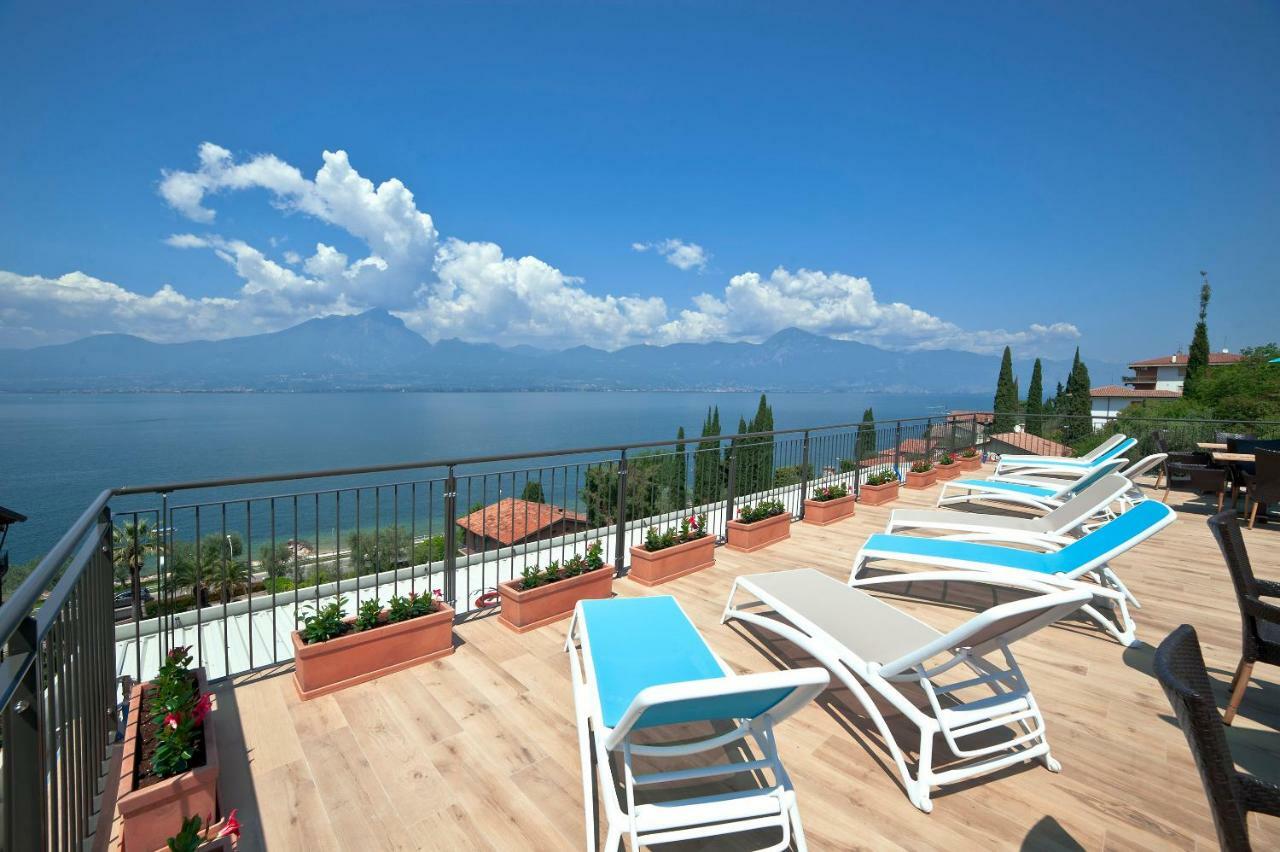 Hotel Galvani Torri Del Benaco Bagian luar foto